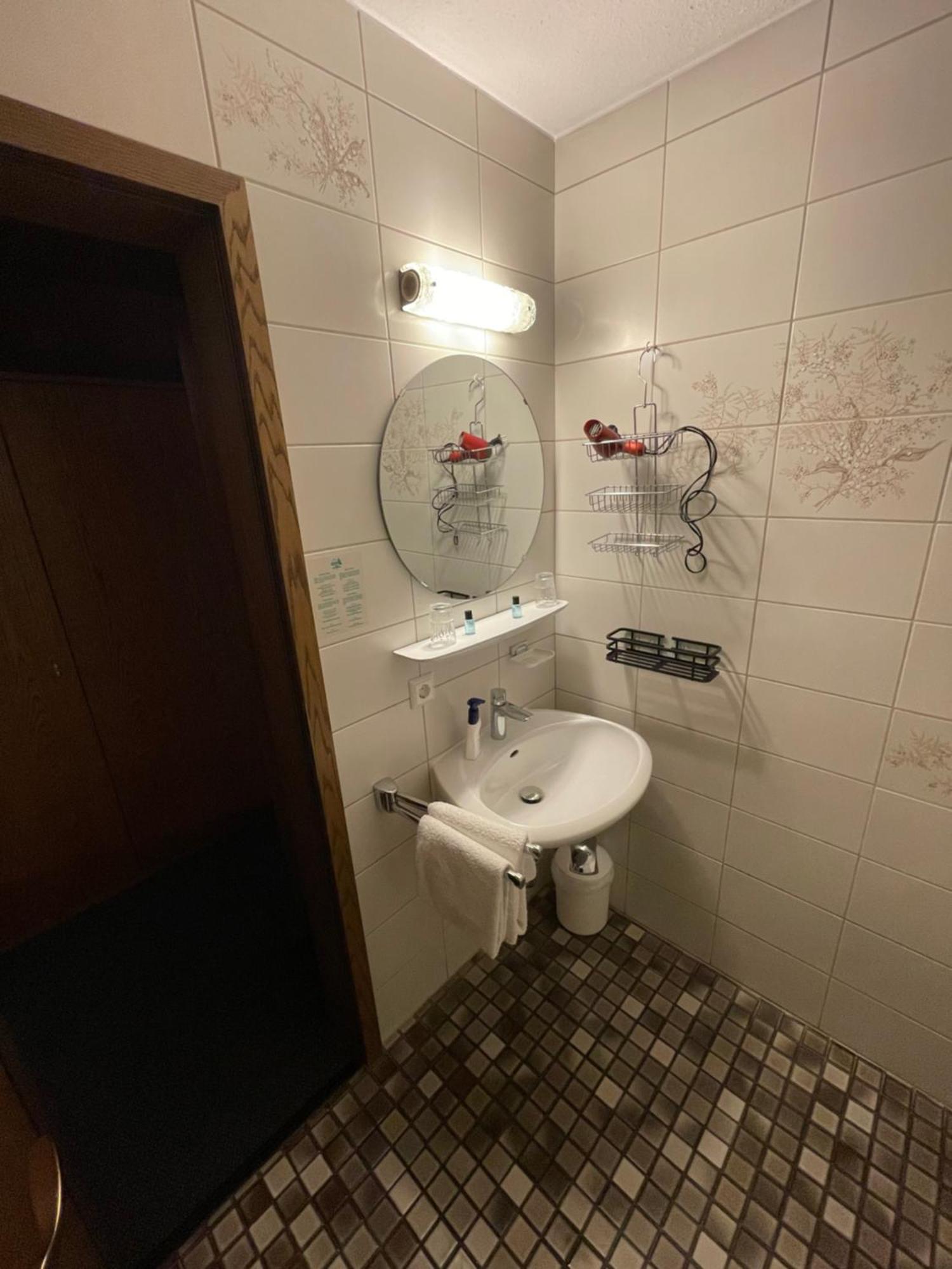 Landgasthof Schuetzen Tengen Bagian luar foto